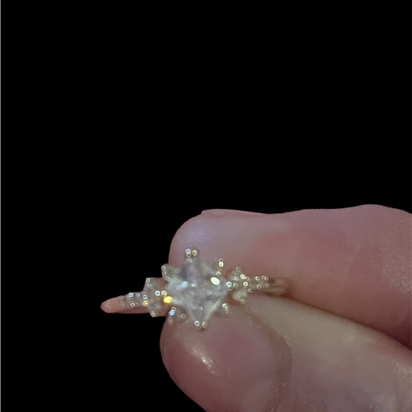 Adorable Cubic Zirconia 18kt Yellow Gold Plated Size 7 Ring - NWOT - Picture 6 of 8